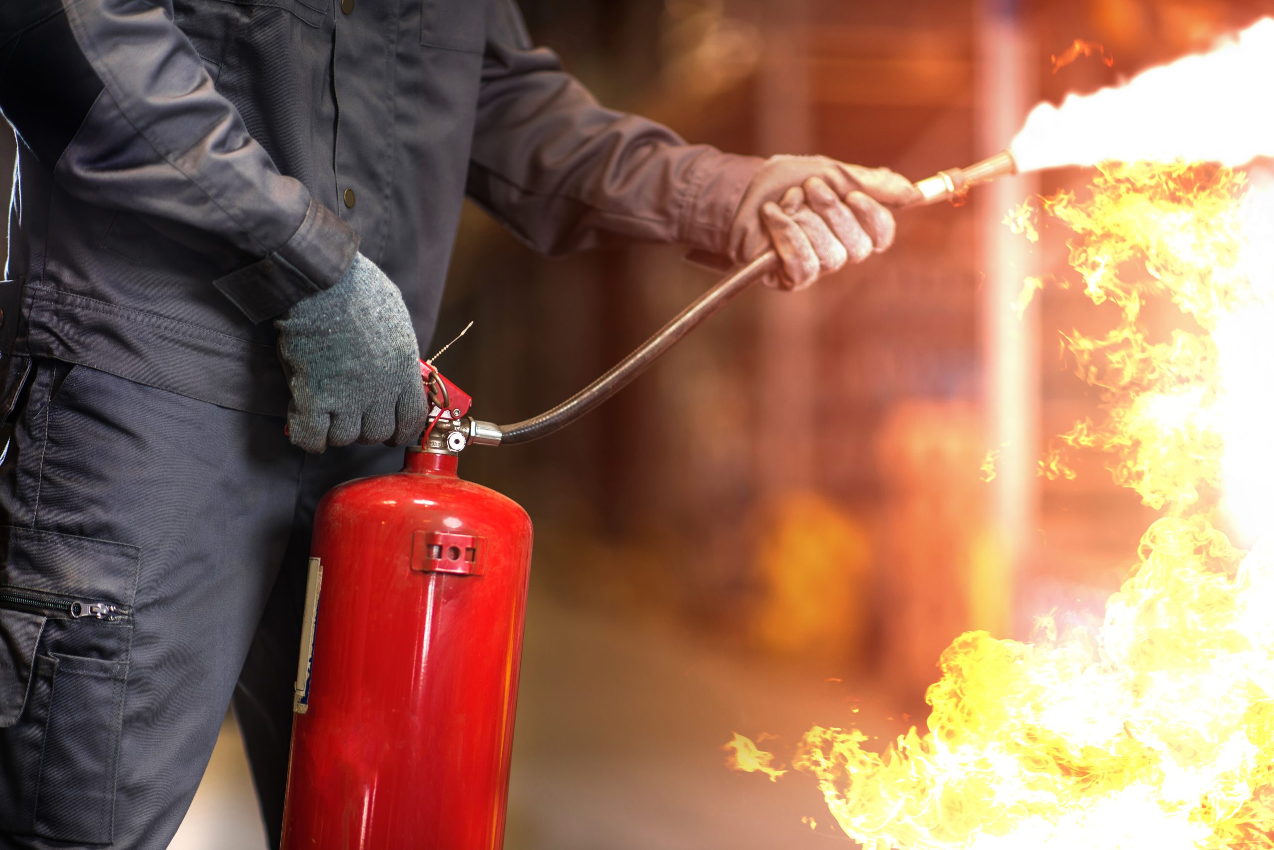Jakich środków zapobiegawczych należy użyć w razie wybuchu pożaru?