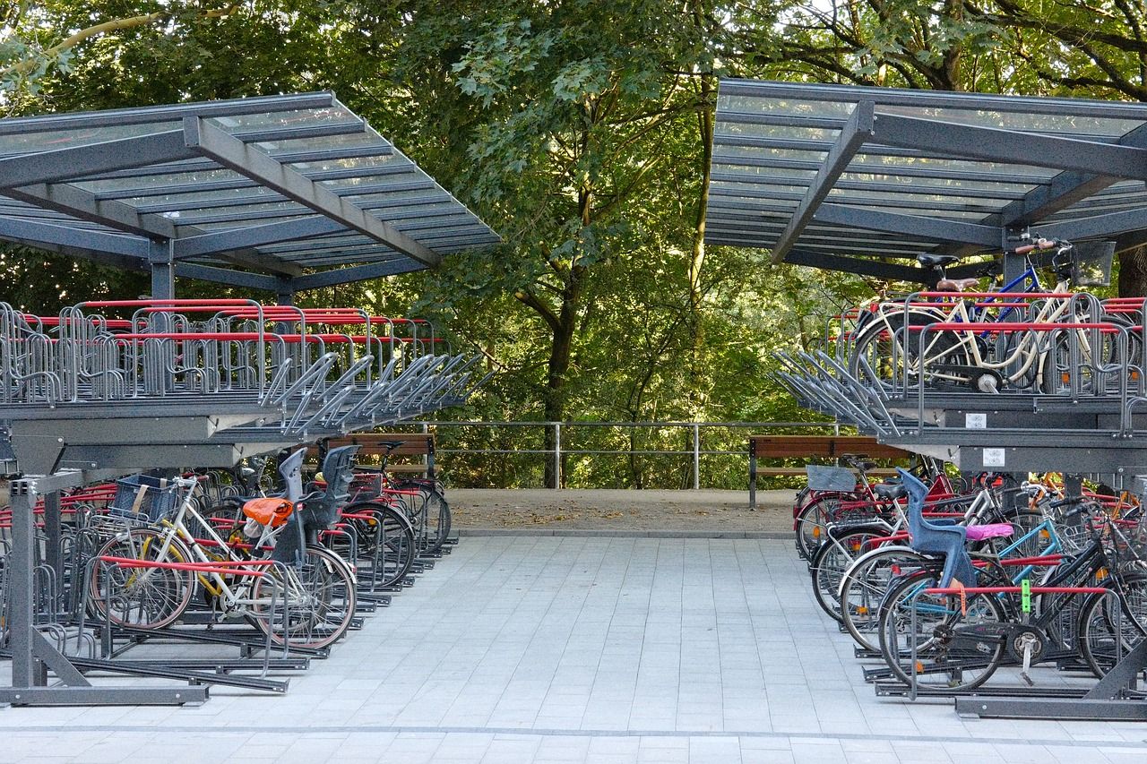 Czy w każdym miejscu pracy powinny znajdować się stojaki rowerowe?