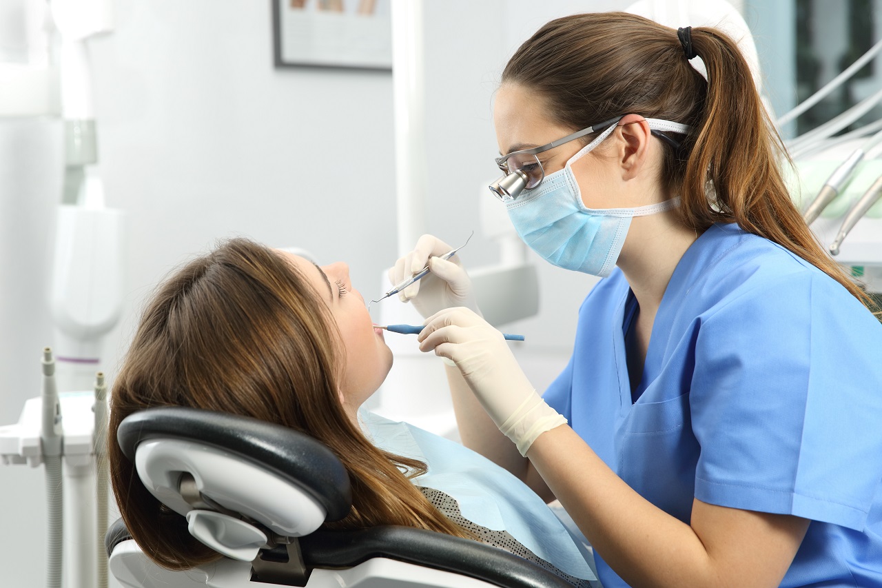 Wizyta u stomatologa – o czym warto pamiętać, aby przebiegła ona dla nas pomyślnie?
